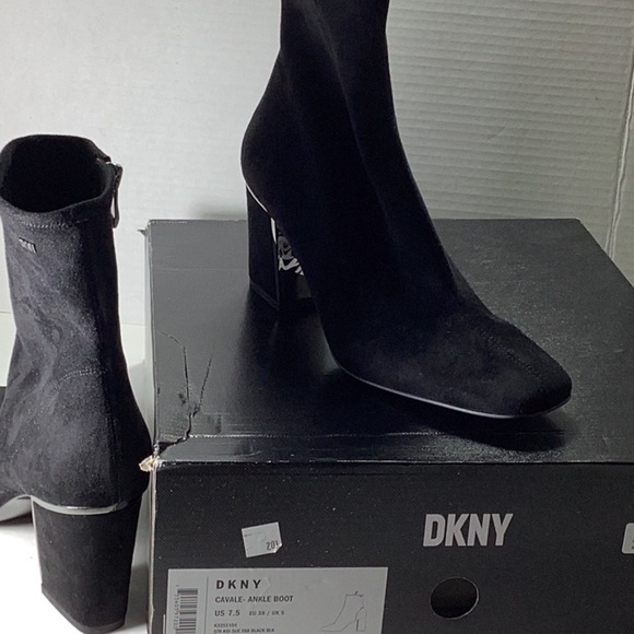 Women's Cavale Ankle Booties Note: like New - Picture 8 of 9